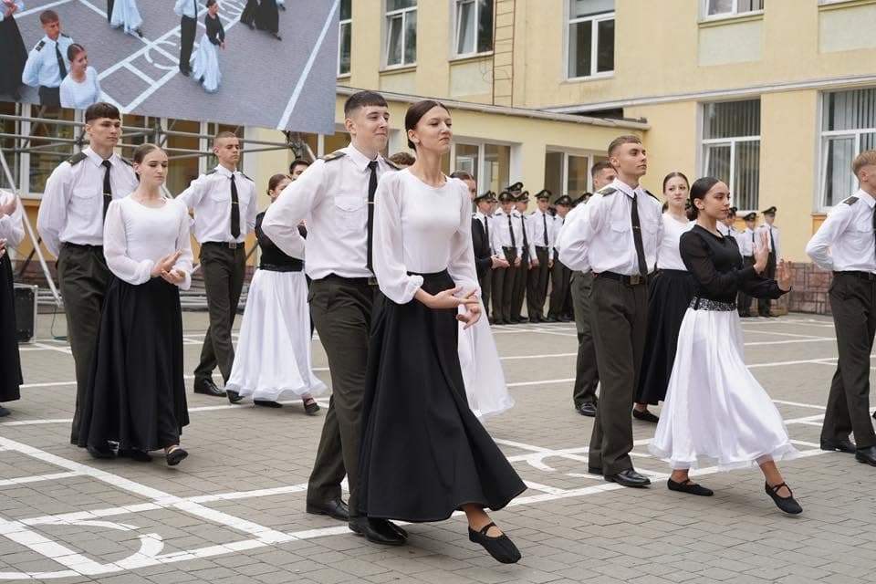 У Ліцеї імені Героїв Крут відбувся урочистий випускний 2026 / фото ліцею