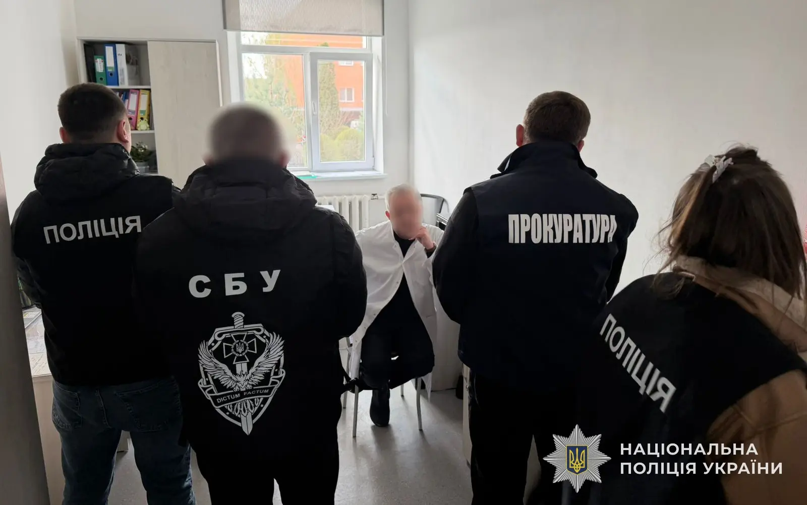 Лікар із Львівщини попався на хабарі / фото Національної поліції України