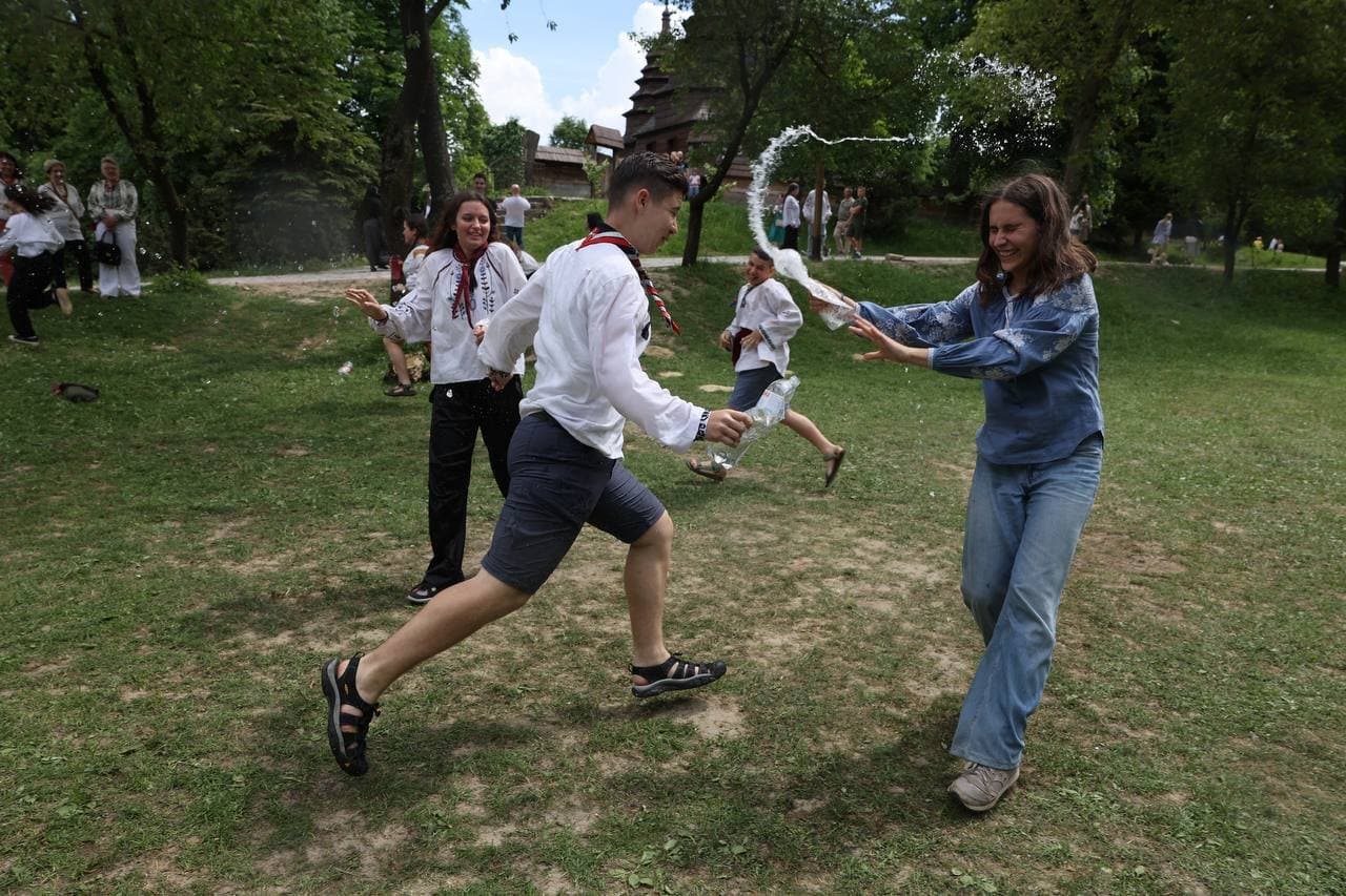 Обливаний понеділок у Львові проходить весело / Фото 032