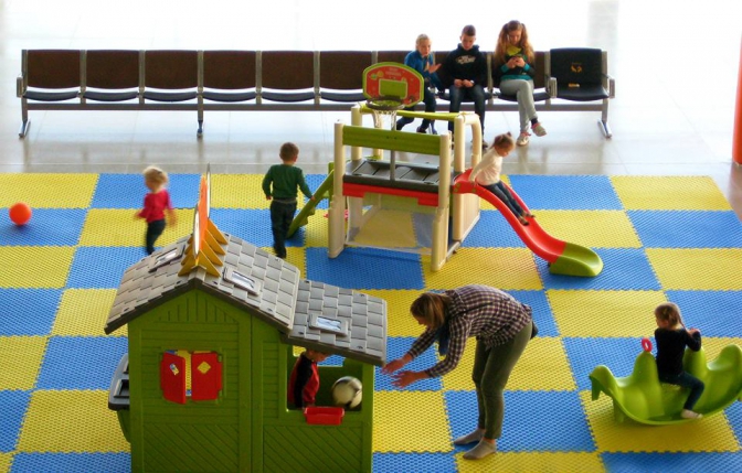 У львівському аеропорту відкрили дитячий майданчик фото 1
