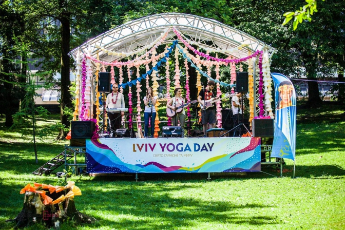 Як Львів святкує "Lviv Yoga Day" : фоторепортаж фото 2