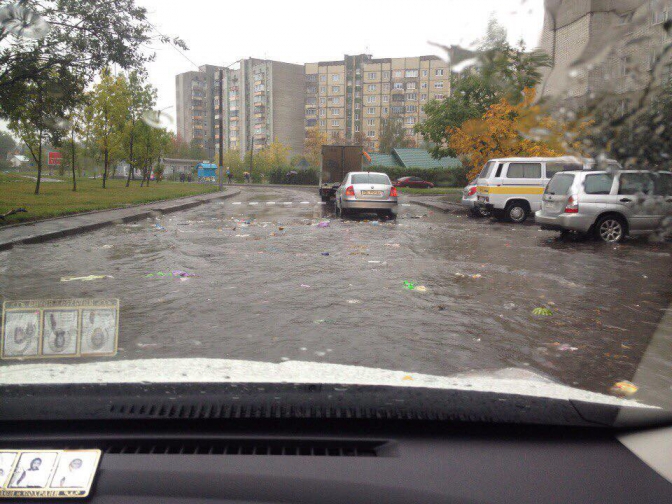 Плаваюче сміття та транспортний коллапс: як затоплює Львів (фото) фото 3