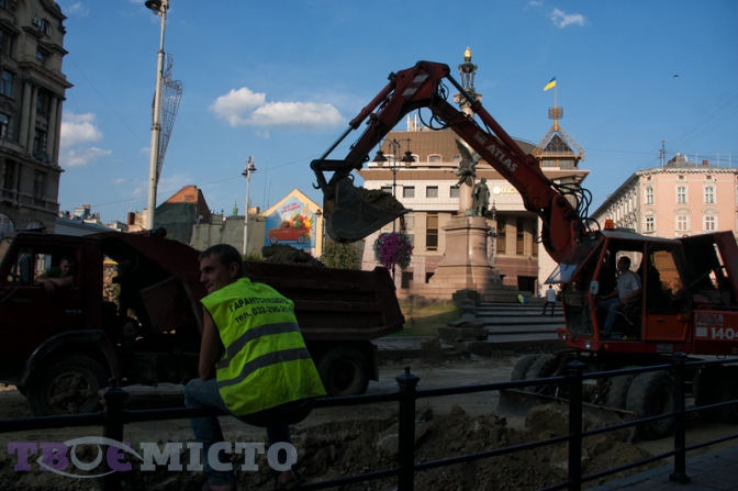 Як ремонтують площу Міцкевича у Львові (фоторепортаж) фото 2