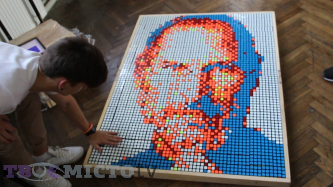 У Львові  студент створив унікальний портрет з кубиків  (відео) фото