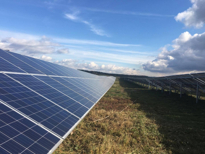Зелена енергетика: на Львівщині відкрили сонячну електростанцію фото