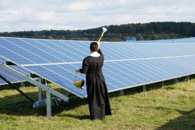 Зелена енергетика: на Львівщині відкрили сонячну електростанцію фото 1