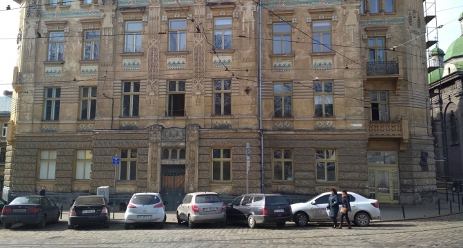 Як припаркуватись біля лікарні у Львові так, щоб не було боляче