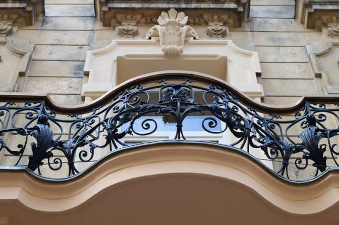Фотофакт: у Львові реставрують старовинні балкони фото 2