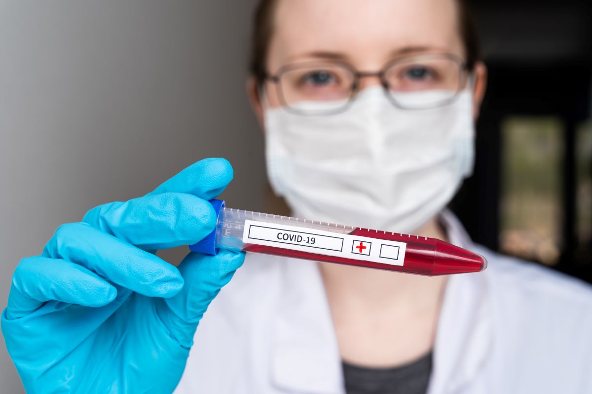 Чому у Львові ІФА-тести на коронавірус не роблять масово, як обіцяли в МОЗ