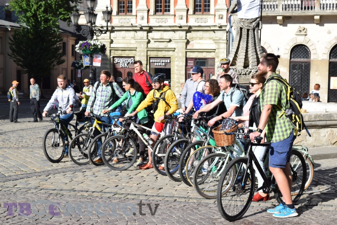 Фотофакт: у Львові відбувся весняний велофлешмоб фото