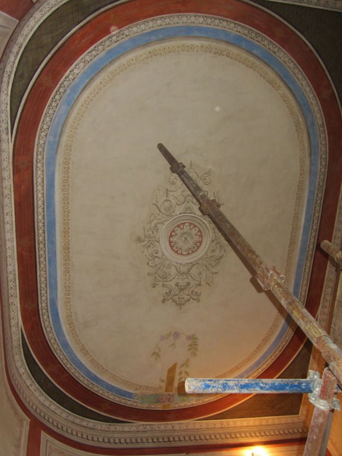 Під час реконструкції будинку у Львові знайшли старовинний розпис (фото) фото