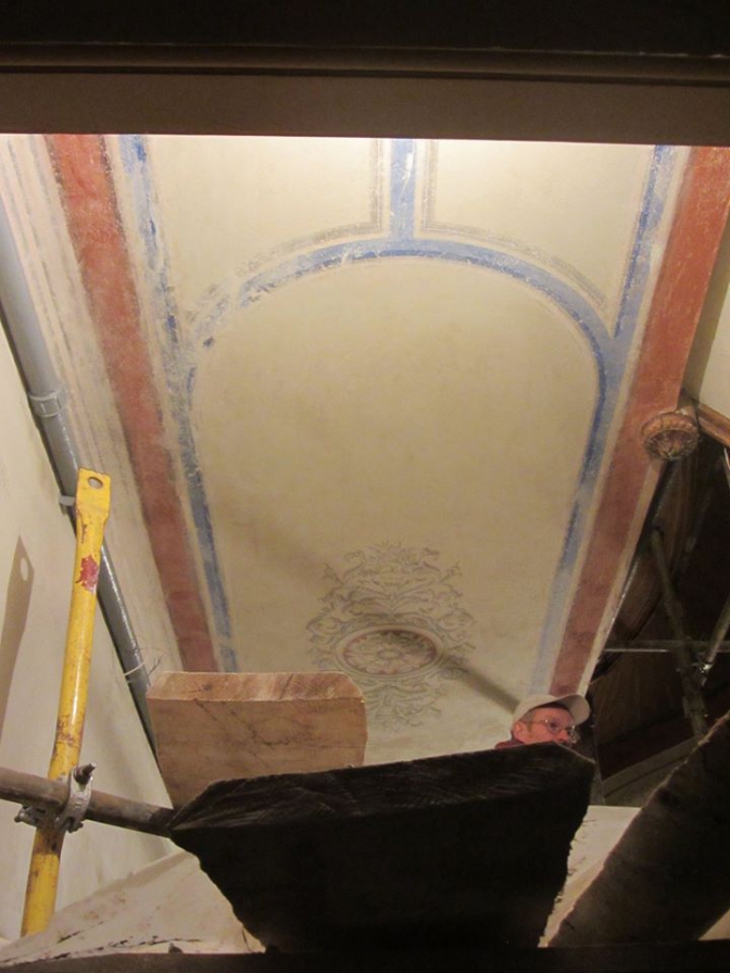 Під час реконструкції будинку у Львові знайшли старовинний розпис (фото) фото 2