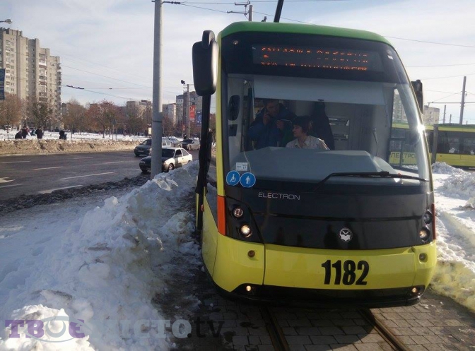 Фотофакт: як у Львові запустили перший трамвай на Сихів фото 2