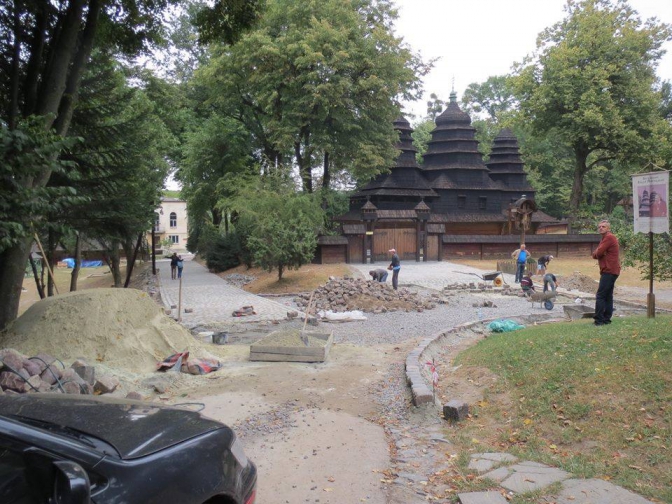 "Шевченківський Гай " у Львові ремонтують, реставрують і відновлюють фото