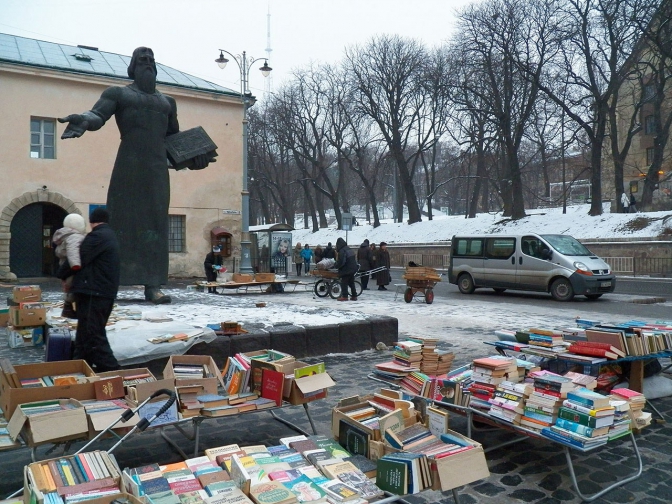 Що цікавого можна знайти на "блошиних" ринках Львова фото 4