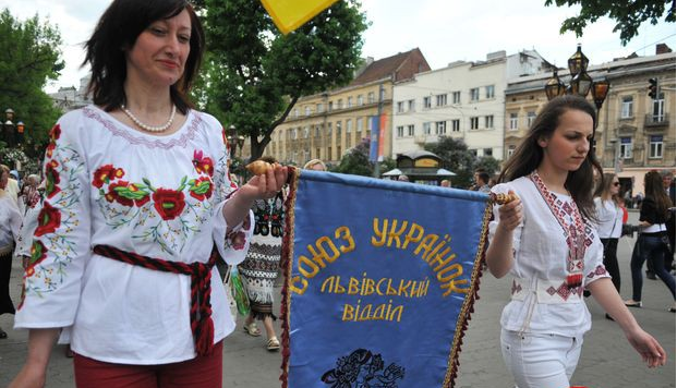 У Львові до Дня матері відбулася святкова хода у вишиванках (фото) фото 2