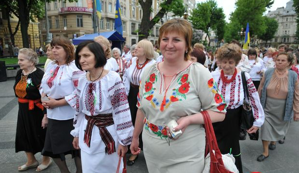 У Львові до Дня матері відбулася святкова хода у вишиванках (фото) фото