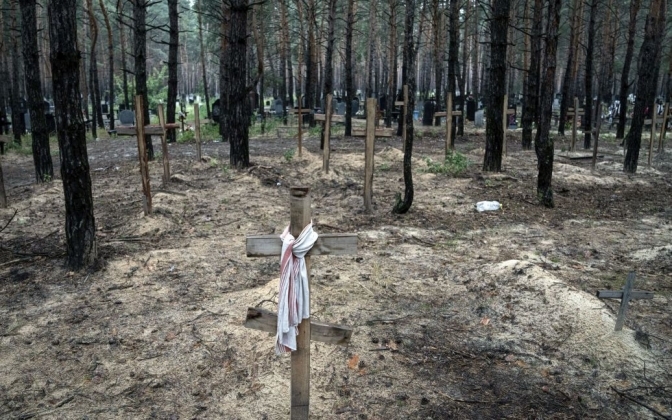 One of the graves in Izyum, Kharkiv region / Associated Press
