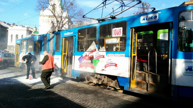 У Львові знову трамвай загорівся під час руху (фото) фото 1