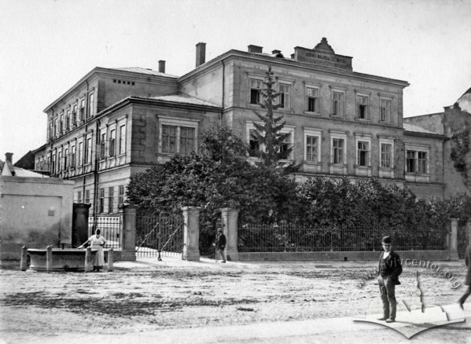 Якими були школи Львова у радянські часи: раритетні фото фото 3