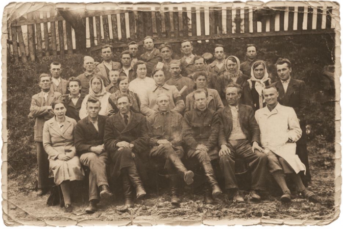 На фото працівники Бібрецького молокозаводу (12.05.1942 р.)