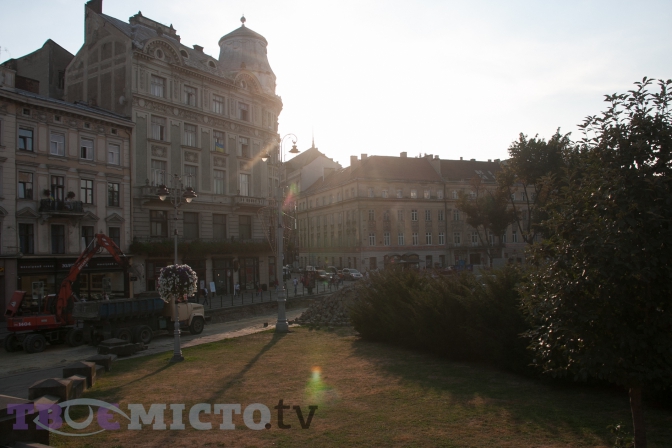 Як ремонтують площу Міцкевича у Львові (фоторепортаж) фото