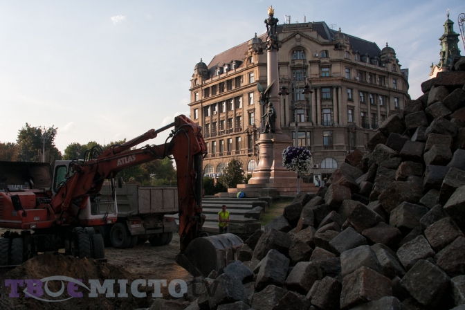 Як ремонтують площу Міцкевича у Львові (фоторепортаж) фото 1