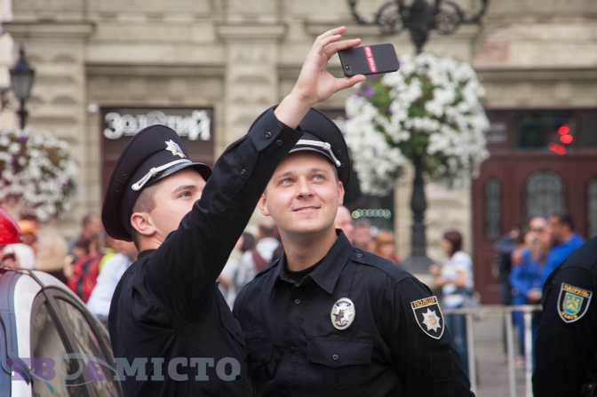 ТОП-10 фото із урочистої присяги нових поліцейських Львова фото 3