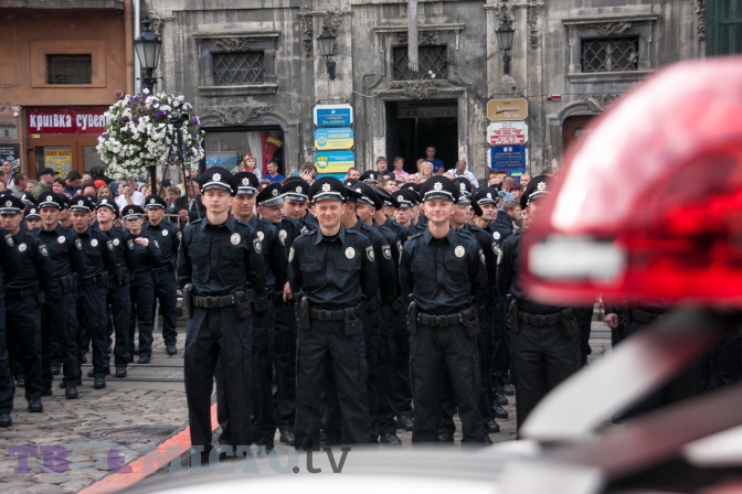 ТОП-10 фото із урочистої присяги нових поліцейських Львова фото 2