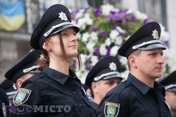 ТОП-10 фото із урочистої присяги нових поліцейських Львова фото 8