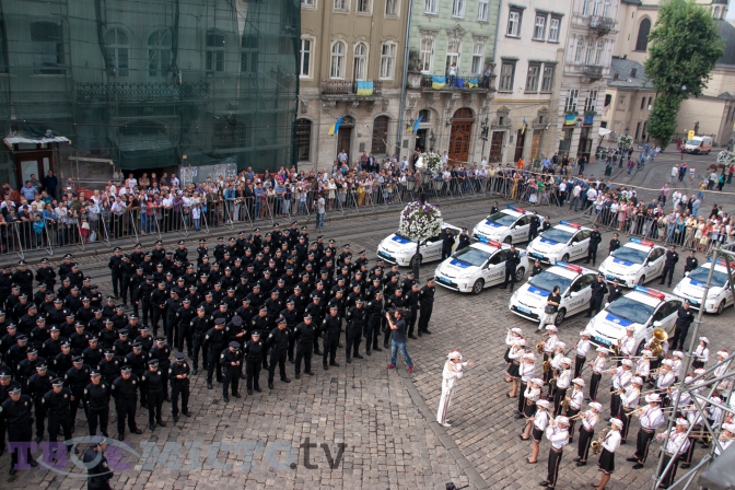 ТОП-10 фото із урочистої присяги нових поліцейських Львова фото 7