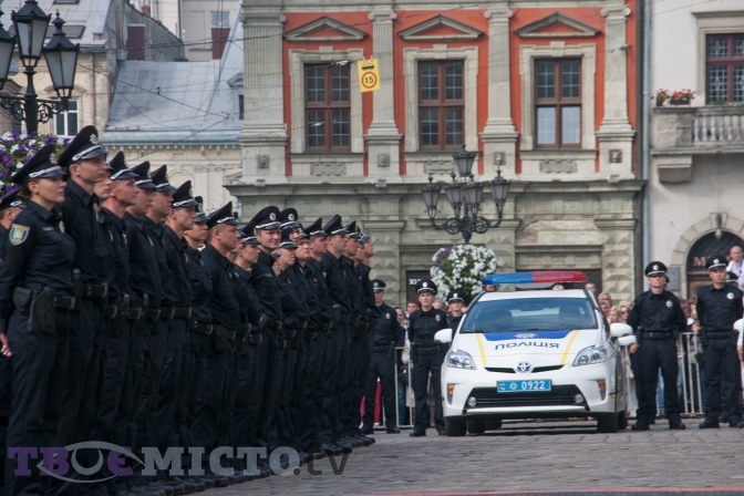 ТОП-10 фото із урочистої присяги нових поліцейських Львова фото 9