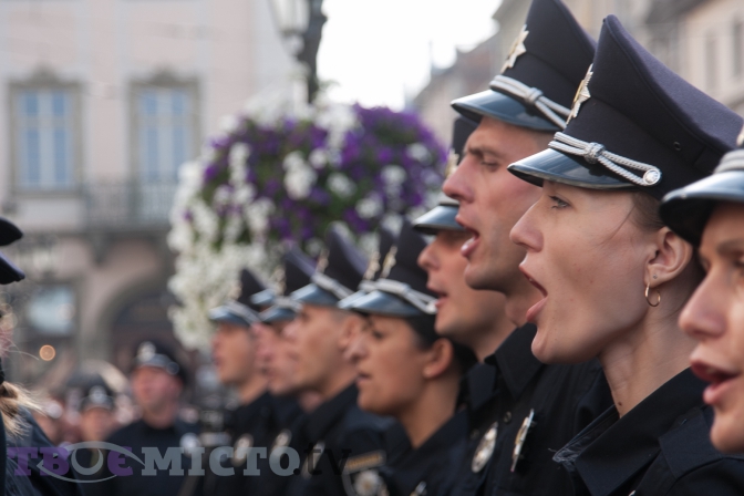 ТОП-10 фото із урочистої присяги нових поліцейських Львова фото 5