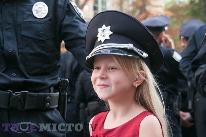 ТОП-10 фото із урочистої присяги нових поліцейських Львова фото 4