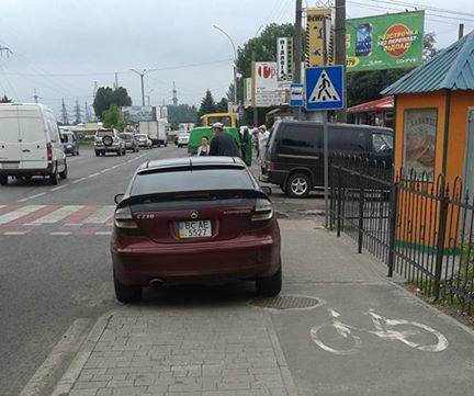 Де кидають свої авто львівські "герої парковки" (Фото) фото 1