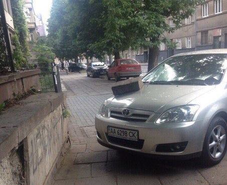 Де кидають свої авто львівські "герої парковки" (Фото) фото 2