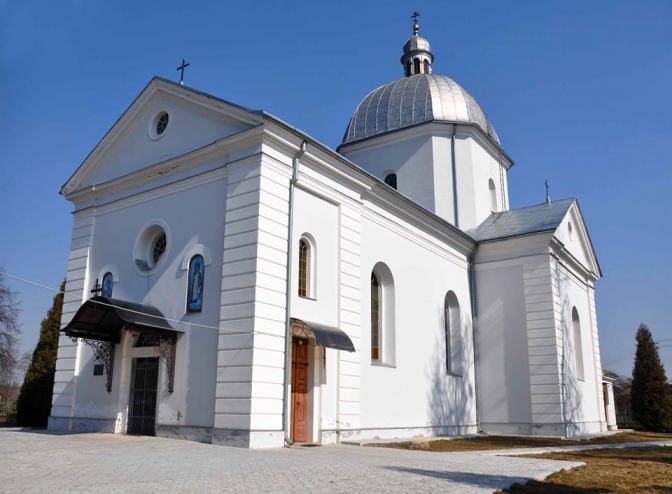 Куди поїхати на вихідні зі Львова: до церкви з розписами відомого майстра