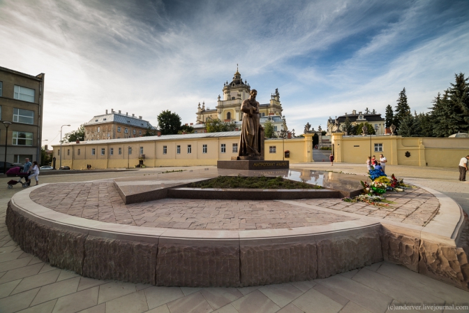 Як виглядає оновлена площа Св. Юра у Львові (фото) фото 4