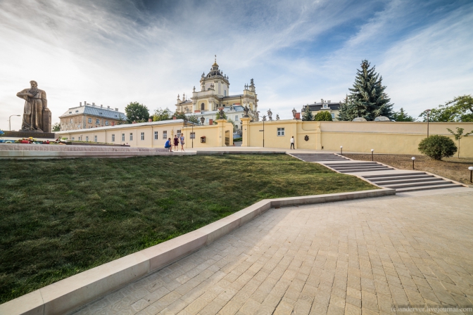 Як виглядає оновлена площа Св. Юра у Львові (фото) фото 5