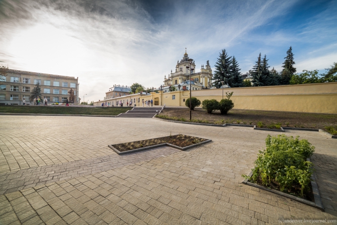 Як виглядає оновлена площа Св. Юра у Львові (фото) фото 6