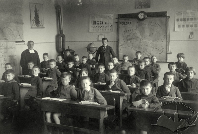 Якими були школи Львова у радянські часи: раритетні фото фото 1