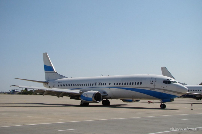 Літак авіакомпанії Jonika в аеропорту Харкова. Фото: airlines-inform
