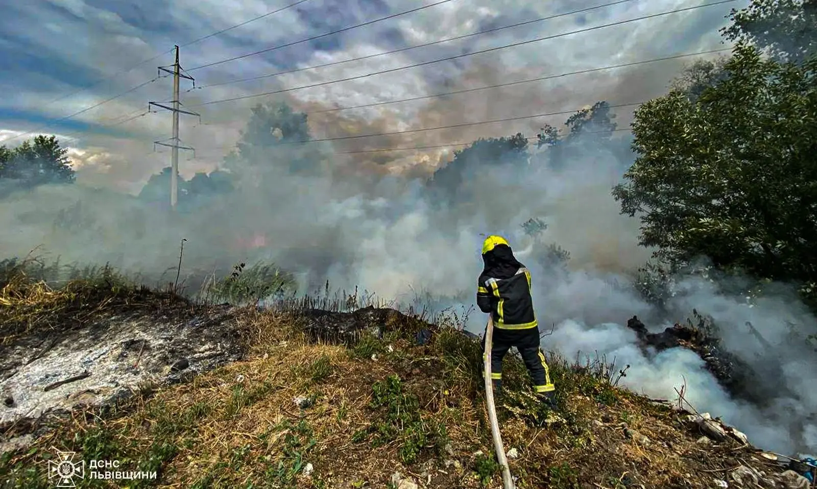 На Львівщині продовжують горіти торфовища, дим від яких є надзвичайно шкідливим для людей