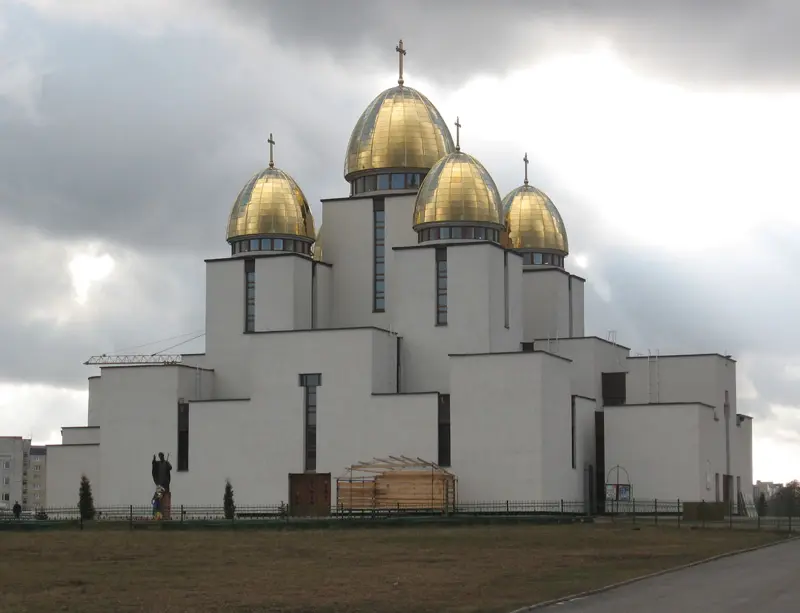 Церква Різдва Пресвятої Богородиці УГКЦ (майдан святого Івана Павла ІІ папи Римського, 1) / фото: Вікіпедія