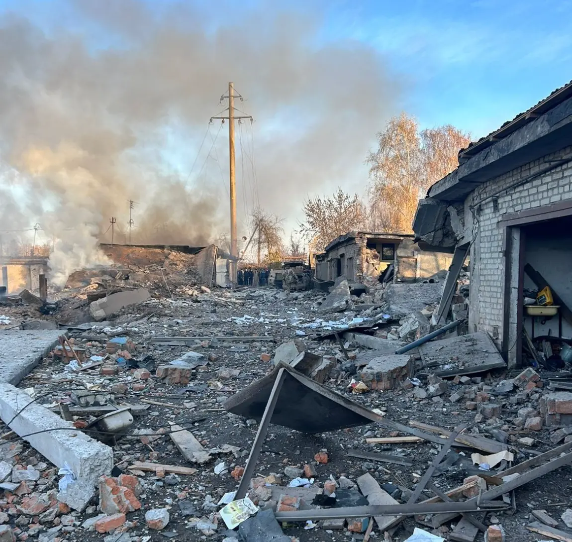 Поліція показала кадри з місця падіння уламків ракети на Львівщині. Фото