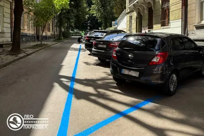 У Львові оновили розмітку на більш ніж 100 паркувальних майданчиках