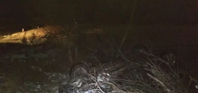 На Тракті Глинянському у Львові автомобіль в’їхав в електроопору та перекинувся. Є загибла