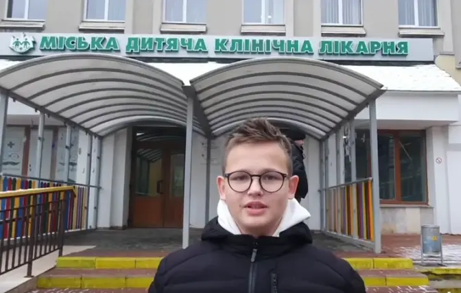 У Львові виписали додому 15-річного Ярослава, якому пересадили нирку від бабусі