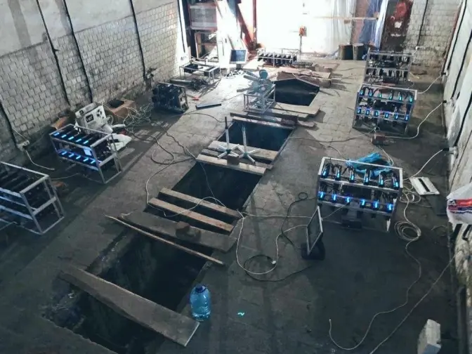 Посадовці Львівської залізниці організували майнінгову ферму на робочому місці