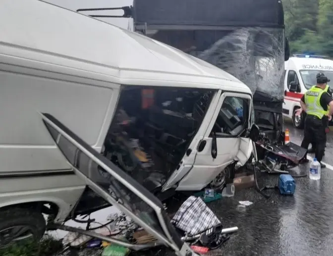 Внаслідок ДТП на державній автодорозі на Львівщині змінено порядок руху